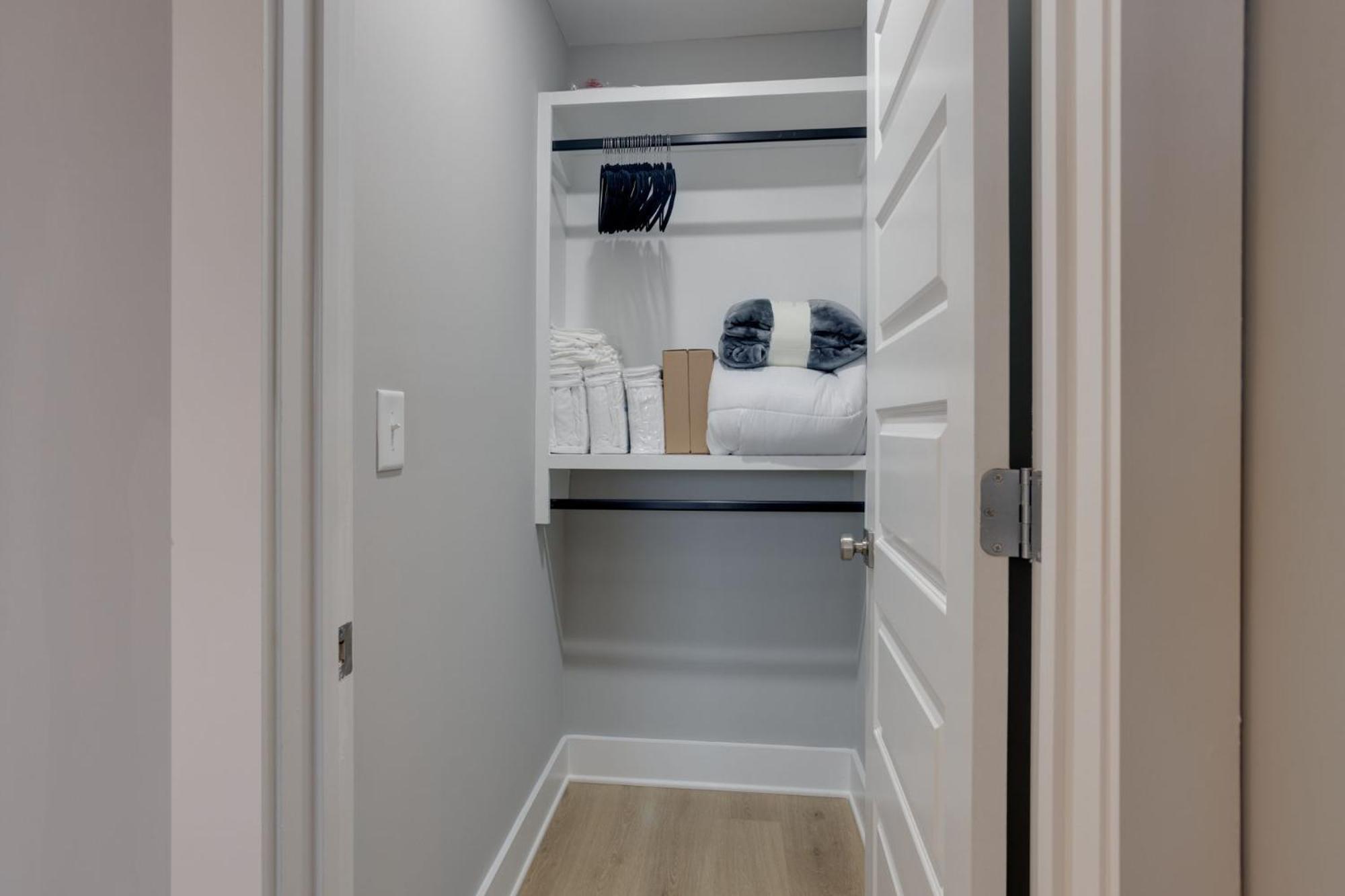 נאשוויל Modern Townhome, 10Min To Downtown! 8Min To Grand Ole Opry! Sleeps 8! מראה חיצוני תמונה