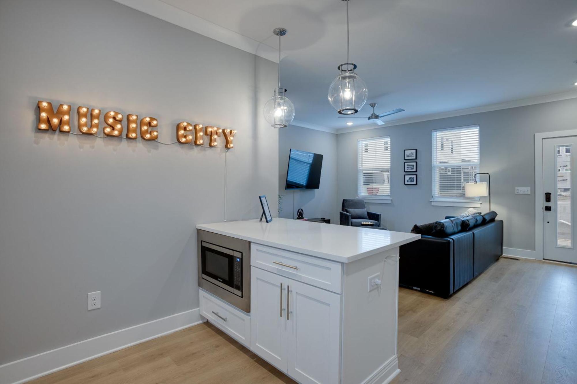 נאשוויל Modern Townhome, 10Min To Downtown! 8Min To Grand Ole Opry! Sleeps 8! מראה חיצוני תמונה