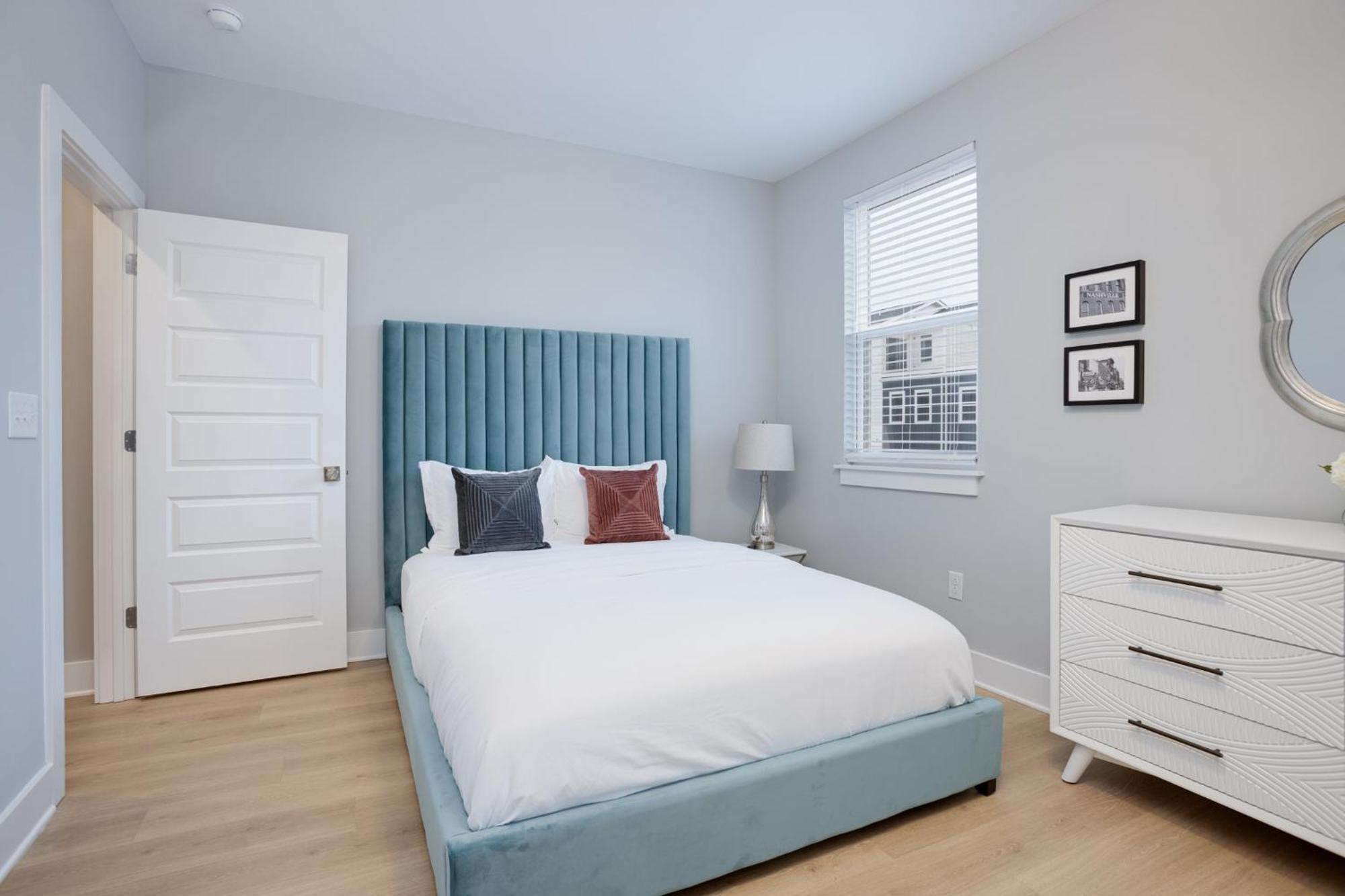 נאשוויל Modern Townhome, 10Min To Downtown! 8Min To Grand Ole Opry! Sleeps 8! מראה חיצוני תמונה