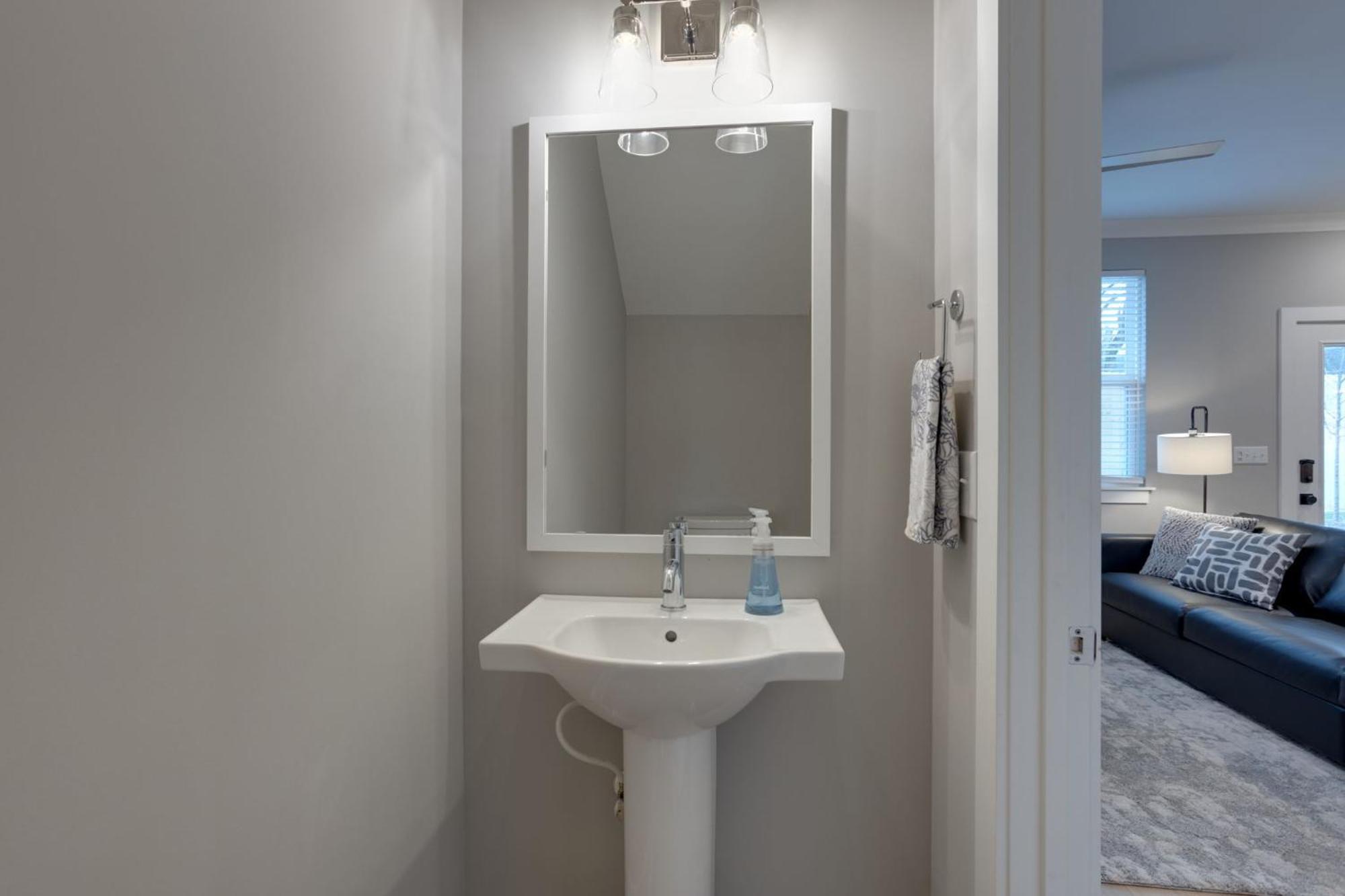 נאשוויל Modern Townhome, 10Min To Downtown! 8Min To Grand Ole Opry! Sleeps 8! מראה חיצוני תמונה