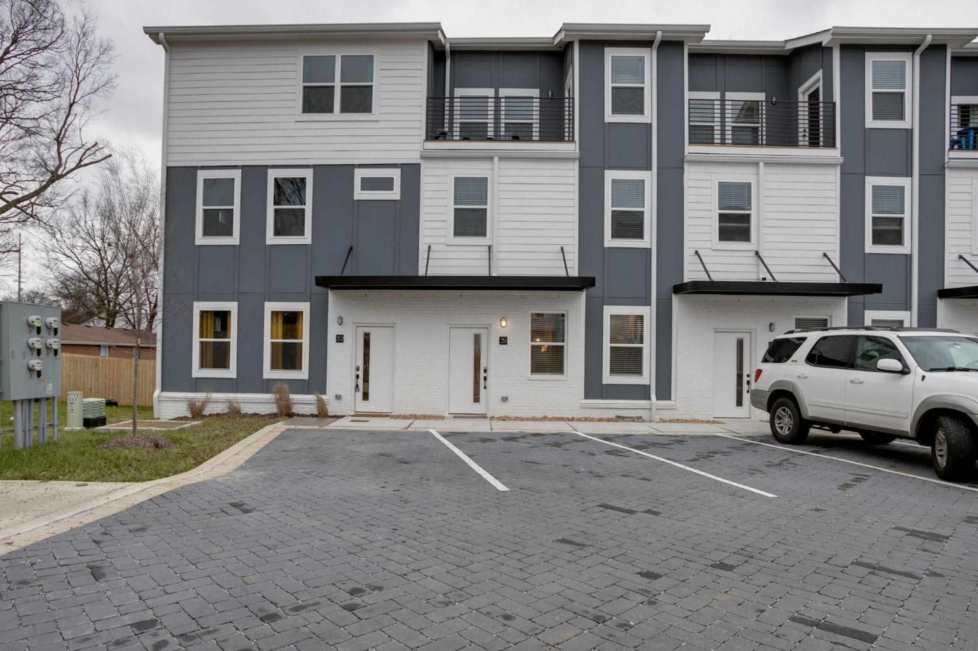 נאשוויל Modern Townhome, 10Min To Downtown! 8Min To Grand Ole Opry! Sleeps 8! מראה חיצוני תמונה