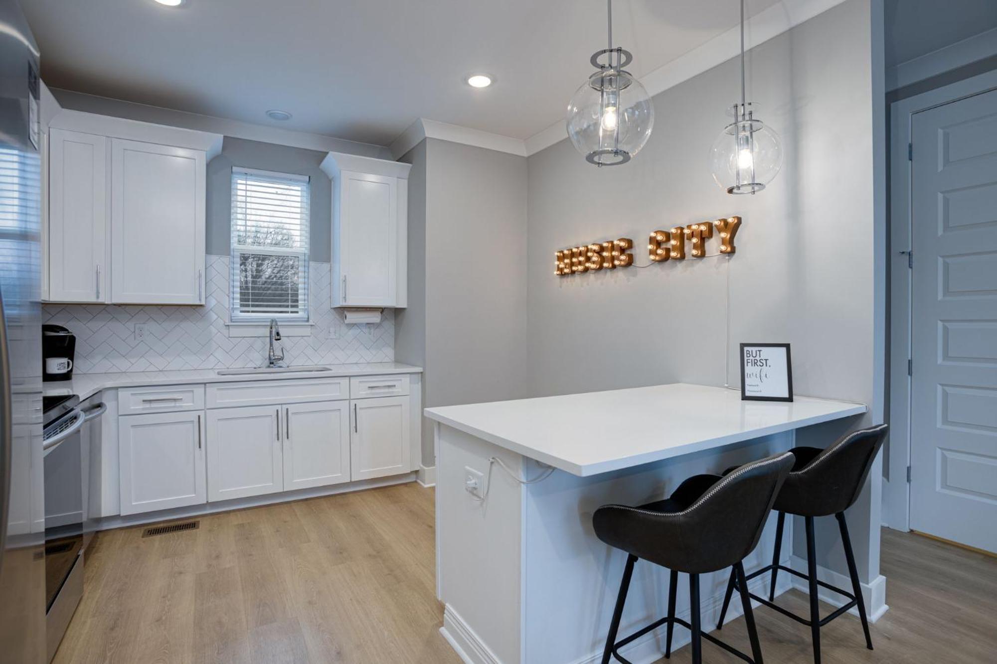 נאשוויל Modern Townhome, 10Min To Downtown! 8Min To Grand Ole Opry! Sleeps 8! מראה חיצוני תמונה